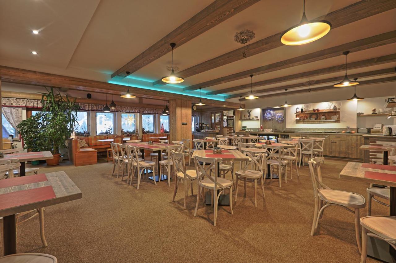 雷娜塔膳食公寓酒店 哈拉霍夫 外观 照片