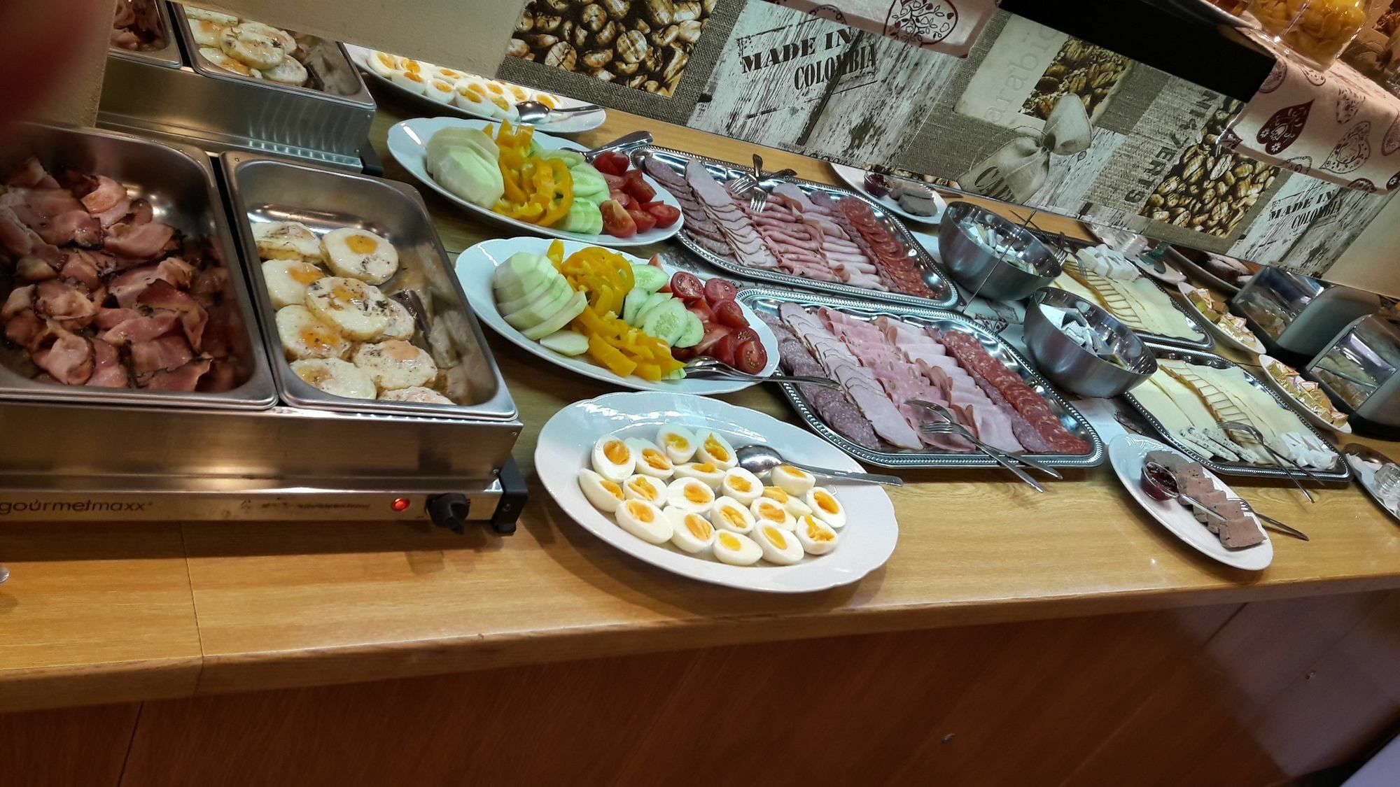 雷娜塔膳食公寓酒店 哈拉霍夫 外观 照片
